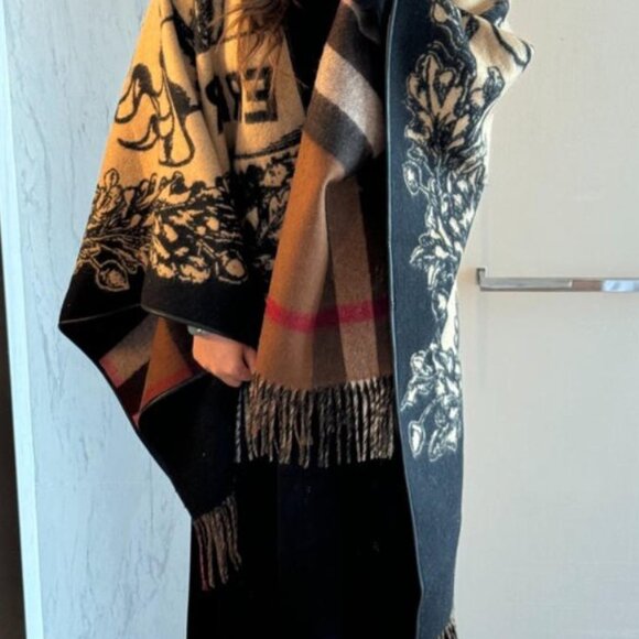 Burberry Reversible Stylish Tan and Black Women's Shawl - Picture 2 of 8